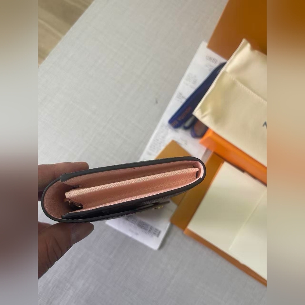Louis Vuitton Monogram Sarah Wallet - Picture 5 of 9